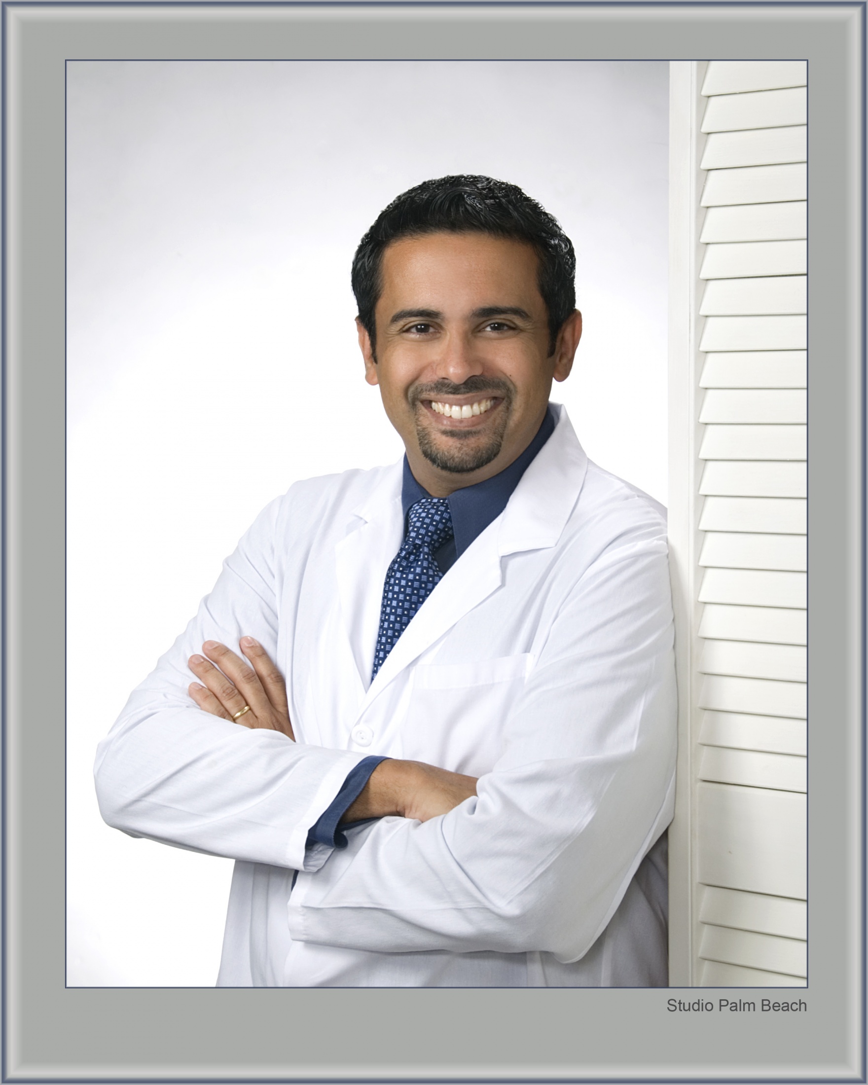 Prosthodontist & Dental specialist Dr. Omar Abdo